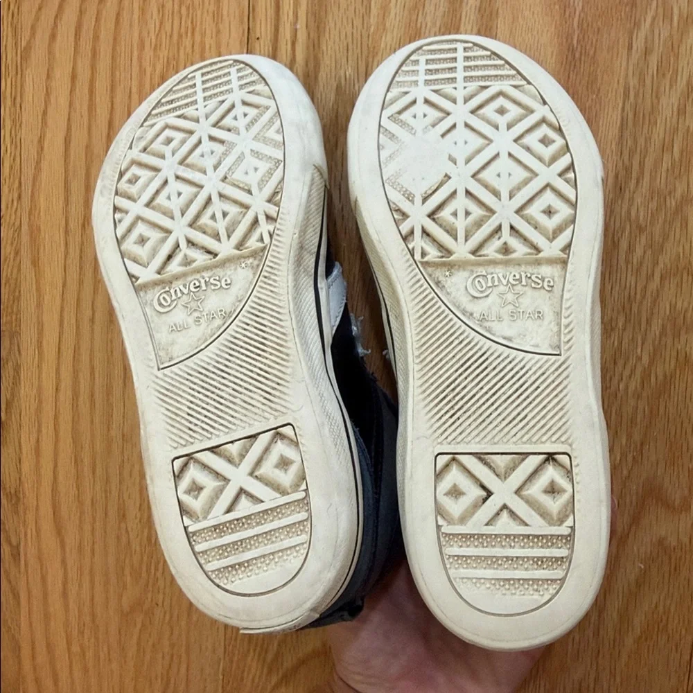 CONVERSE ALL STAR Classic Kids High-Top Sneakers Size 4